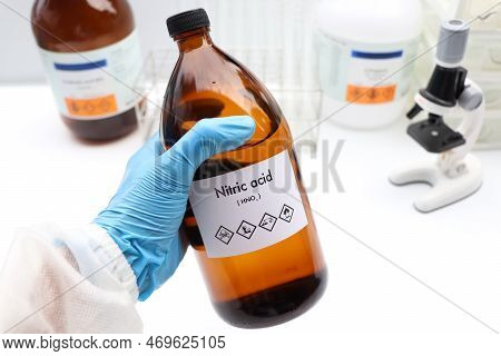 Nitric Acid In Bottle , Chemical In The Laboratory And Industry, Chemical Used In The Analysis