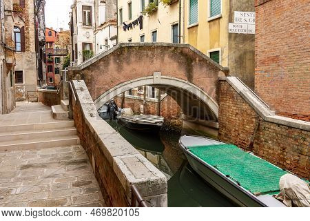 Ponte De Le Tette Bridge Over Venice Canal, Italy