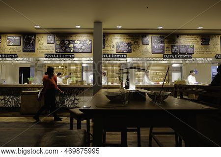London - 02 27 2022: Chef In Kitchen At Vapiano Restaurant In Tottenham Court Road With Waiter And S