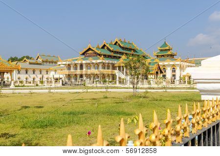 Uppatasanti Pagoda Complex - Nay Pyi Taw
