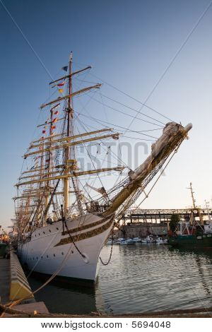 Großsegler im Hafen