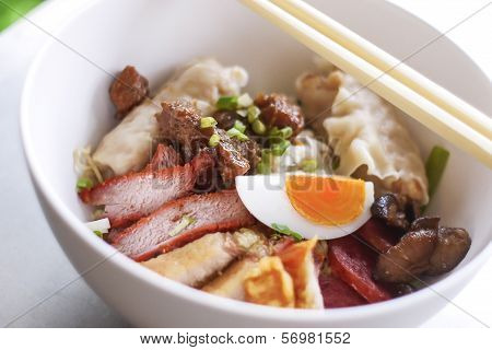 Chinese gourmet egg noodle