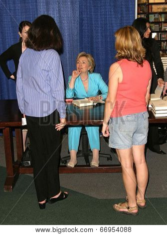 PASADENA - JUN 29: Hillary Rodham Clinton at a book signing of 'LIVING HISTORY' by Hillary Rodham Clinton on June 29, 2003 at Vroman's in Pasadena, California
