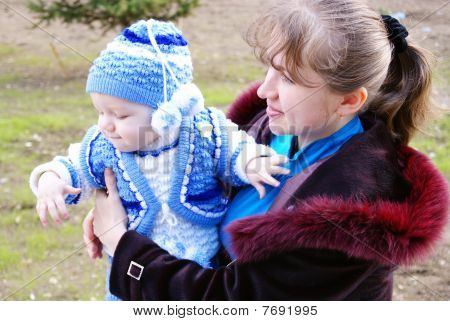 The fashionable kid with mum