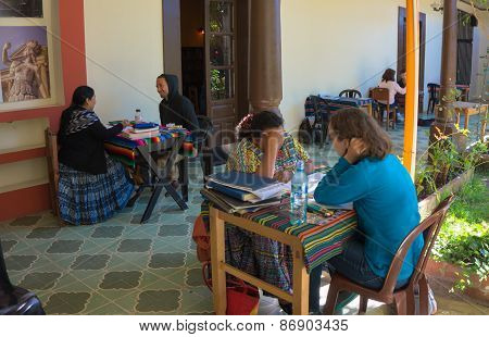 students learnning Spanish in Guatemala