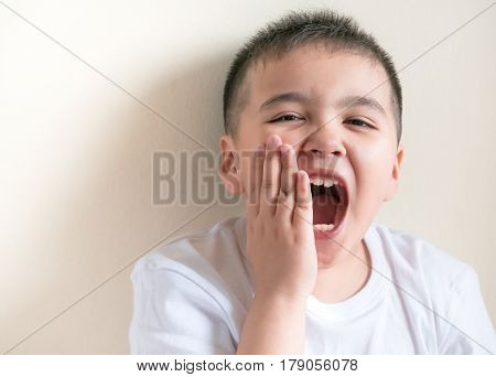 Boys have toothache from tooth decayHealthy concept