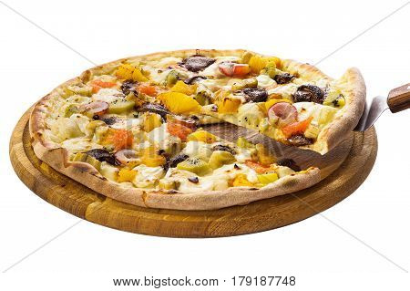 Pizza with fruit filling the segment is raised on the scapula