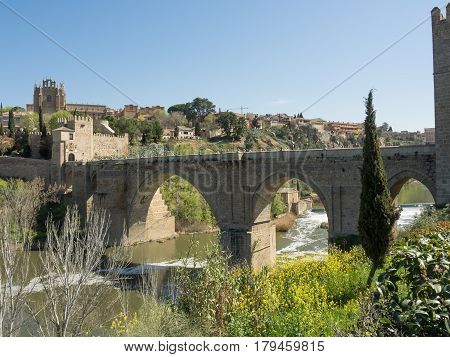 the City of toledo in spain and the tagus river