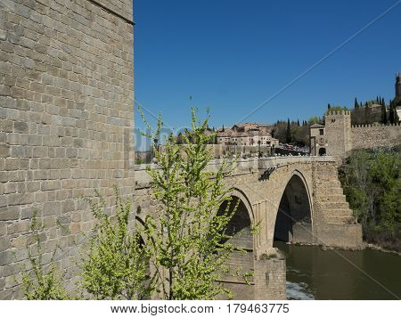 the City of toledo in spain and the tagus river