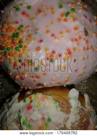 Poncho - round, usually sweet, pie, fried in oil, oil. They are covered with glaze, powdered sugar pie round sweet fried - fried in butter with pastry product round shape is fairly simple and tasty dish that is prepared in many national cuisines in the wo