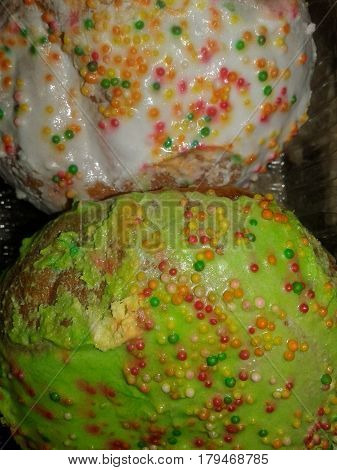 Poncho - round, usually sweet, pie, fried in oil, oil. They are covered with glaze, powdered sugar pie round sweet fried - fried in butter with pastry product round shape is fairly simple and tasty dish that is prepared in many national cuisines in the wo