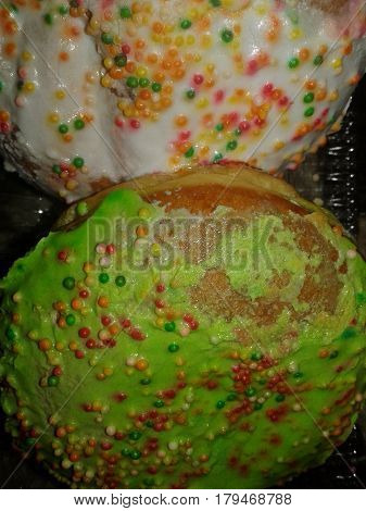 Poncho - round, usually sweet, pie, fried in oil, oil. They are covered with glaze, powdered sugar pie round sweet fried - fried in butter with pastry product round shape is fairly simple and tasty dish that is prepared in many national cuisines in the wo