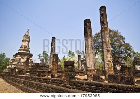 Wat Chedi Chet Thaeo