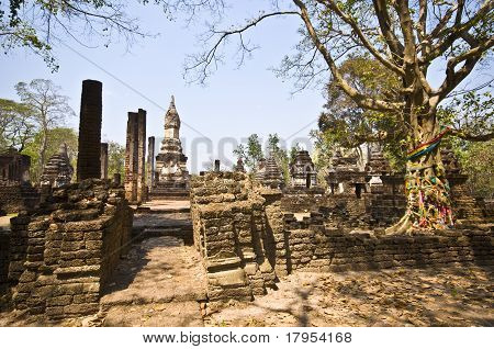 Wat Chedi Chet Thaeo