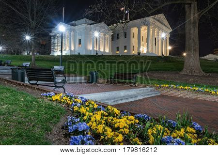 Virginia state capitol building in Richmond at night