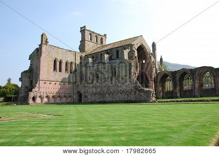 Melrose Abbey ruiner