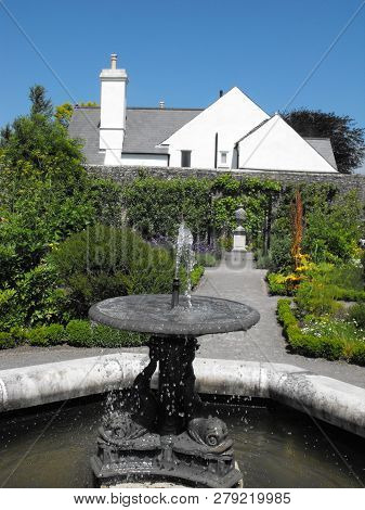 Central Water Fountain At Cowbridge Physics Garden