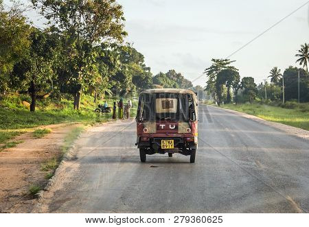 Mombasa, Kenya - October 11, 2018: African Road From Mombasa To Nairobi And Typical Surroundings In 