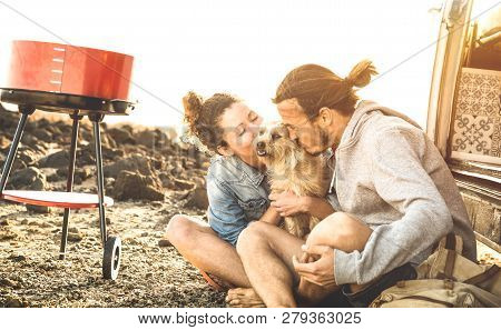 Hipster Couple And Cute Dog Relaxing By Travel On Oldtimer Mini Van Transport - Wander Lifestyle Con