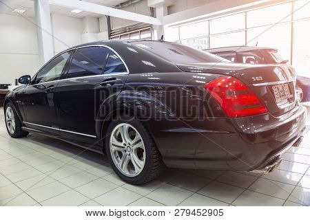 Novosibirsk, Russia - 08.01.2018: Rear Quarter View Of A Mercedes Benz Business S Class Bumper And T