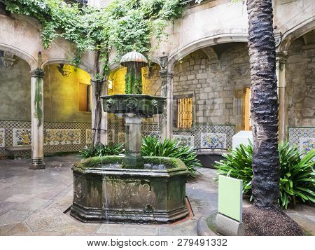 Barcelona, Spain, Nov 1, 2018: Typical Spanish Courtryard Or Patio With Fountain And Greenary. Beaut