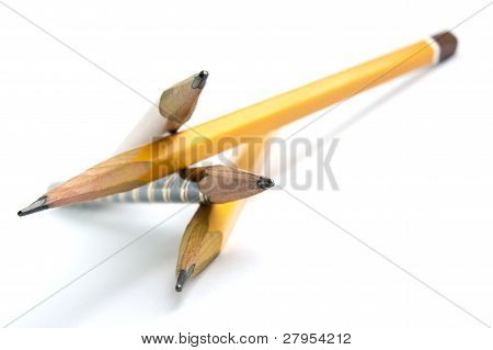 quatre crayon gris