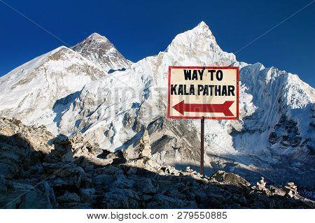 Panoramic View Of Mount Everest And Mt. Nuptse, Khumbu Valley And Glacier - Signpost Way To Kala Pat