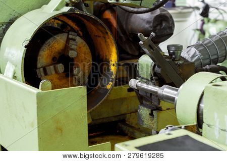 Old Internal Grinding Machine. Shop For Metal Machining.
