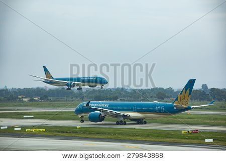 Hanoi Vietnam - November7,2017 : Vietnam Airlines Plane Approach For Landing To Noi Bai Airport In H