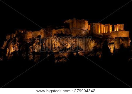 Silhouettes Of Tourists, Visitors And Locals At The Acropolis