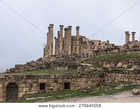 Jerash, Jordan, December 08, 2018 : The Ruins Of Temple Of Zeus In The Great Roman City Of Jerash - 