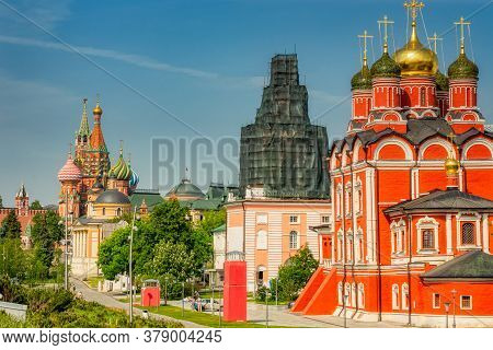 Znamensky Cathedral Of The Former Znamensky Monastery In Moscow, View From Zaryadye Park. Moscow, Ru