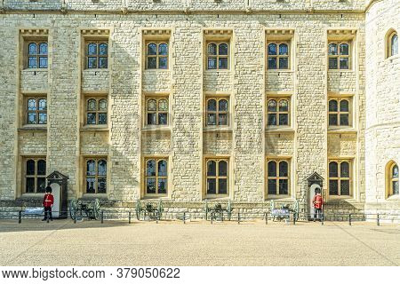 June 2020. London. Queens Guards At Jewel House, The Tower Of London A Unesco World Heritage Site, L