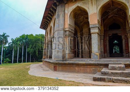 Mughal Architecture Inside Lodhi Gardens, Delhi, India, Arches Inside The The Three-domed Mosque In