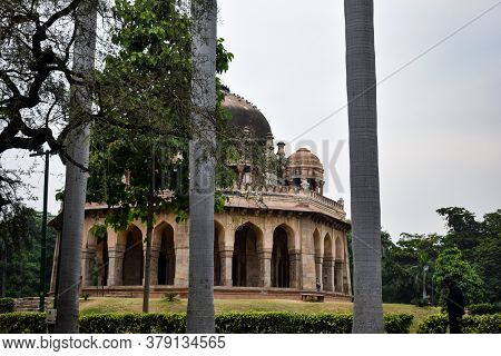 Mughal Architecture Inside Lodhi Gardens, Delhi, India, Arches Inside The The Three-domed Mosque In