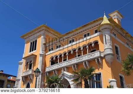 Portugal Landmark. Casa L. Perestrelo De Vasconcelos, Neo-manuelline Style Architecture Mansion In C
