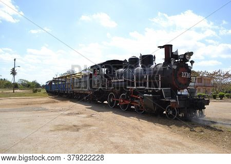 Old Steam Train Rom Trinidad To The Sugar Mills' Valley - Valle De Los Ingenios In Cuba
