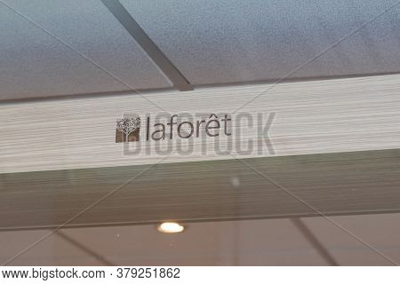 Bordeaux , Aquitaine / France - 07 28 2020 : Laforet Sign Logo And Text On Windows Of Real Estate St