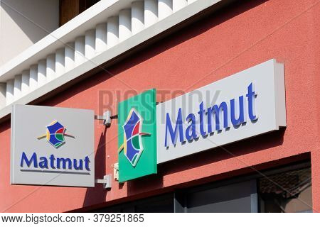 Bordeaux , Aquitaine / France - 07 28 2020 : Matmut Insurance Logo Sign And Text On Office Store Bui