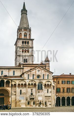 Ghirlandina And Modena Cathedral Is A Roman Catholic Romanesque Church In Modena, Italy