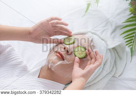 Beautiful Asian Woman Healthcare In The Spa Salon, Treatment Eye Dark Circles And Hyperpigmentation 