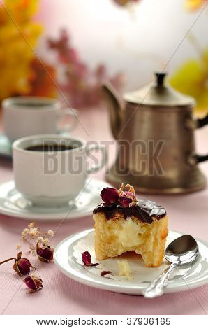 Boston Cream Pie Cupcake