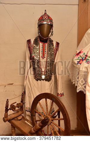Russia, Yadrinsky District, 20,10,2017 Mannequin In The National Chuvash Suit, Museum Of The Chuvash