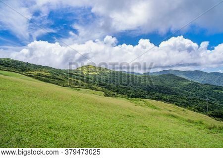 Beautiful Grassland, Prairie In Taoyuan Valley, Caoling Mountain Trail Passes Over The Peak Of Mt. W