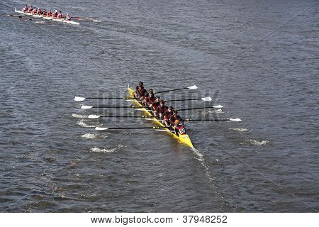 Gare Chaminade High School in testa di Charles Regatta