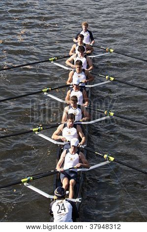 Tre gare di fiumi Rowing Association in testa di Charles Regatta