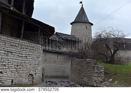 Russia, Pskov 28,11,2015 View Of Pskov Kremlin, Pskov Krom, An Ancient Citadel In Pskov Oblast, Russ