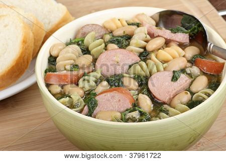 Ciotola di zuppa di Kielbasa