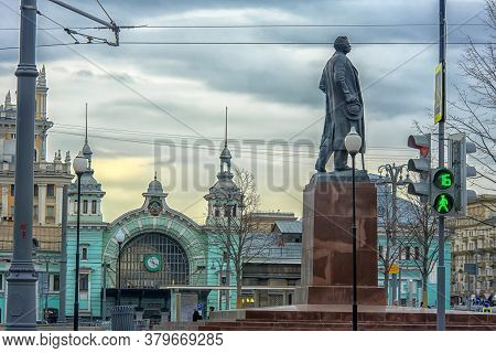 Russia, Moscow 05.04,2019 Belorussky Railway Station And The Square In Front Of It