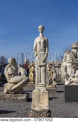 Russia, Moscow 05.04,2019 Sculpture Park Museon, Many White Sculptures Under The Open Sky